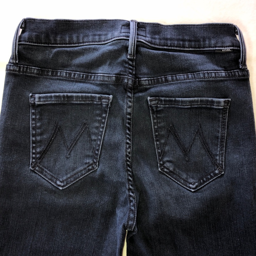 MOTHER The Stunner Crop Blackbird Wash Buttonfly Jeans (25) - Picture 12 of 17